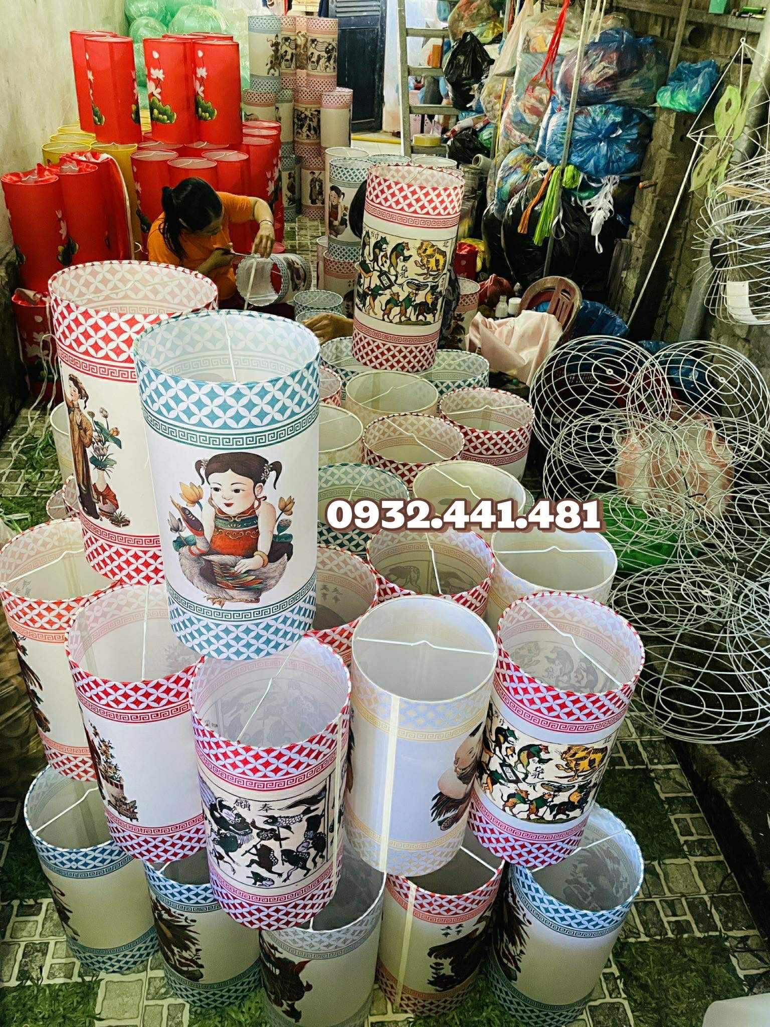 Đèn lồng trụ tranh Đông hồ - Ảnh 2